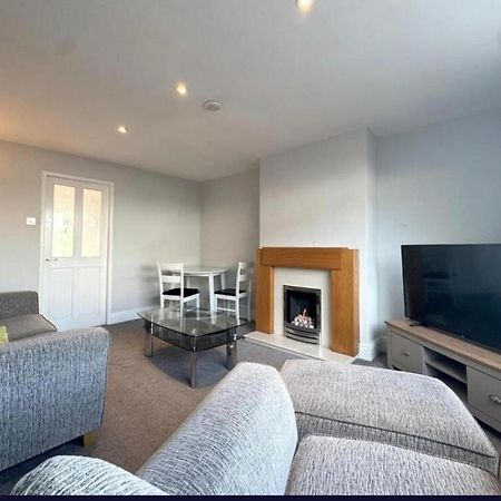 Cosy Brighouse 3 Bed House-Great For Contractorsアパートメント エクステリア 写真