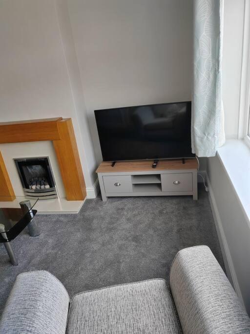Cosy Brighouse 3 Bed House-Great For Contractorsアパートメント エクステリア 写真