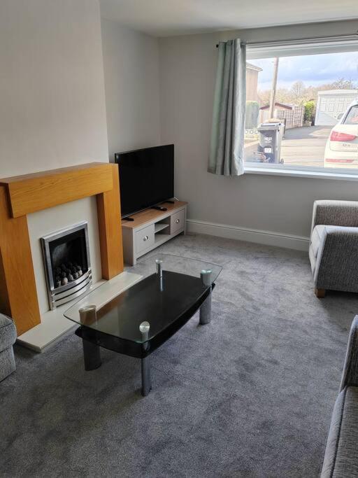Cosy Brighouse 3 Bed House-Great For Contractorsアパートメント エクステリア 写真