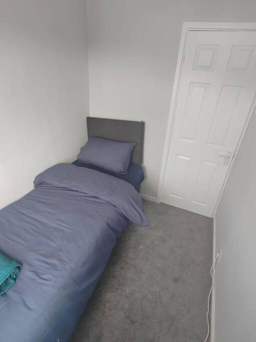 Cosy Brighouse 3 Bed House-Great For Contractorsアパートメント エクステリア 写真