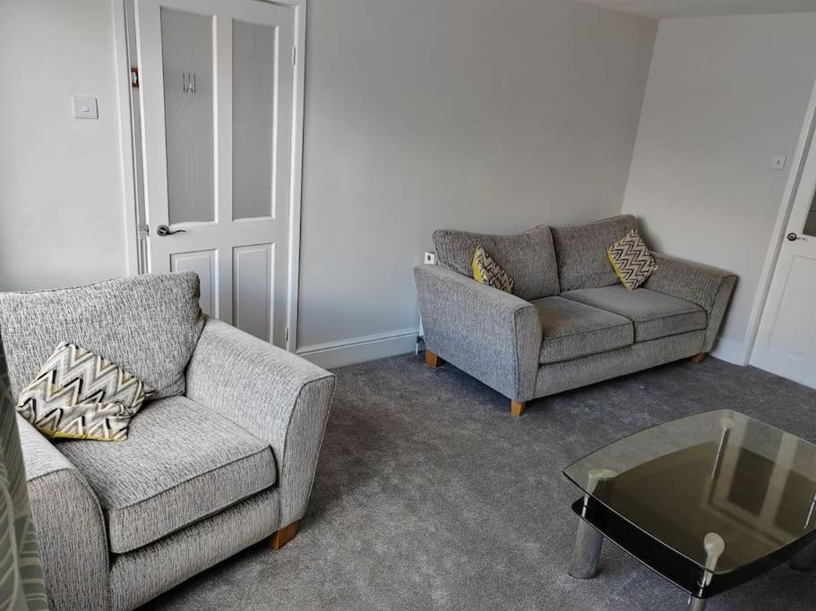 Cosy Brighouse 3 Bed House-Great For Contractorsアパートメント エクステリア 写真