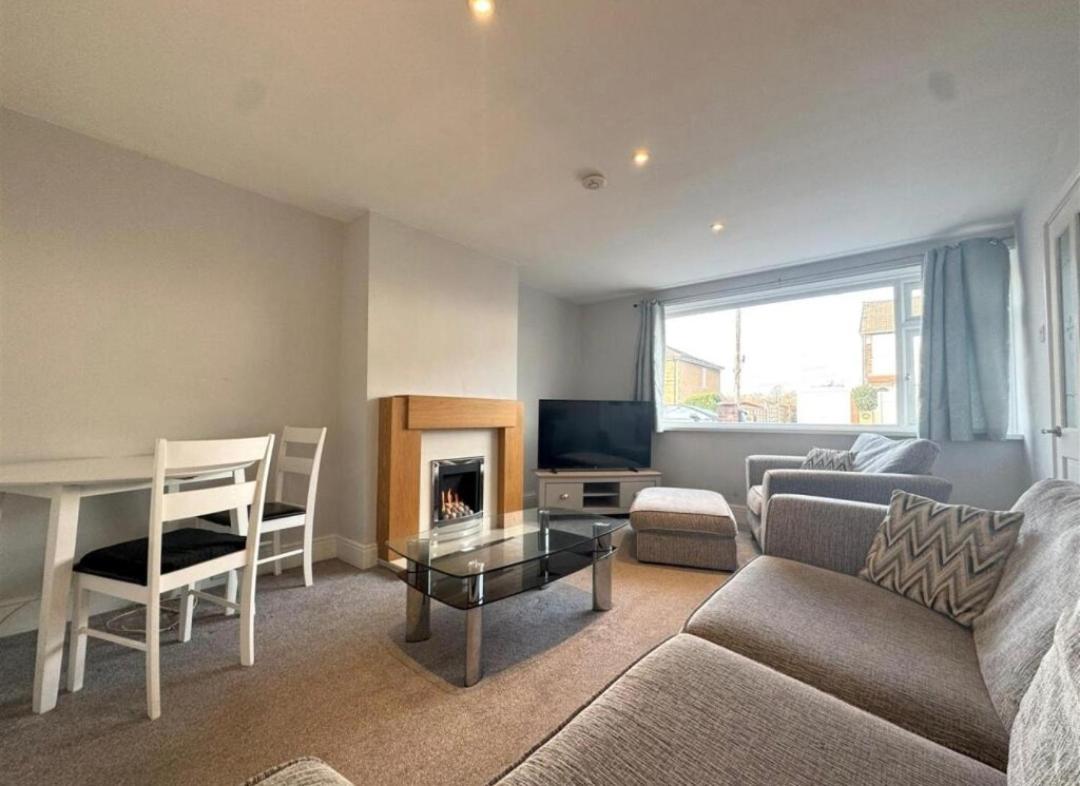 Cosy Brighouse 3 Bed House-Great For Contractorsアパートメント エクステリア 写真